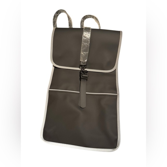 RAINS Backpack Reflective | 70 Black Reflective One Size 19" x 11.75" × 4.5" - Picture 4 of 7